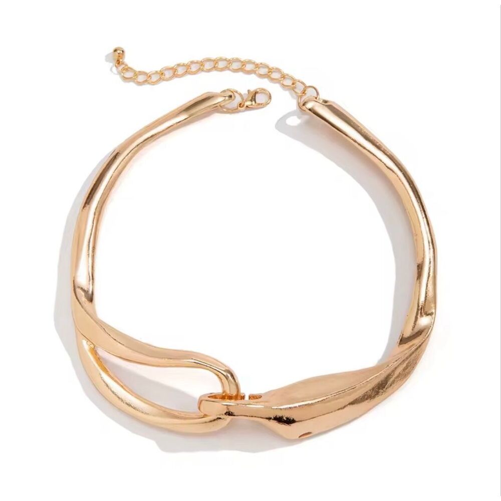Chunky Metal Buckle Gold Choker Necklace - Picture 4 of 4